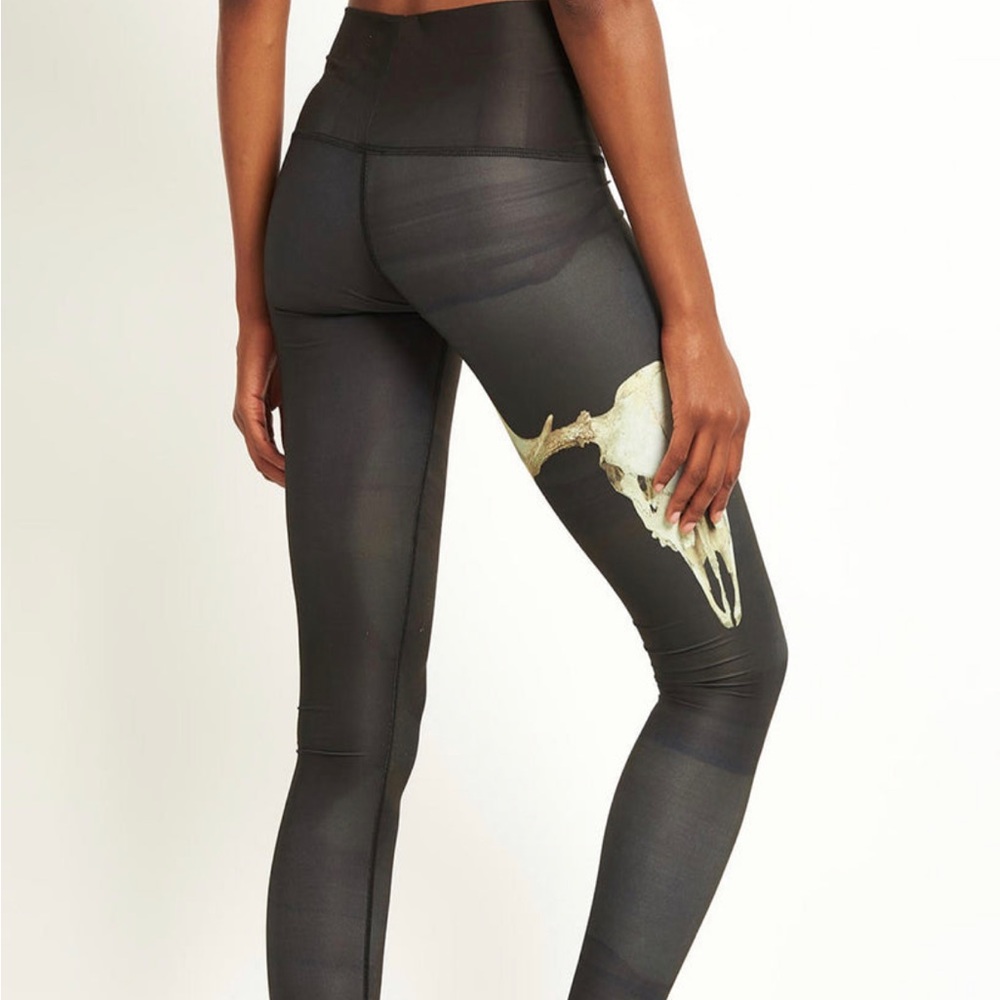 Teeki Leggings rare skull design size small